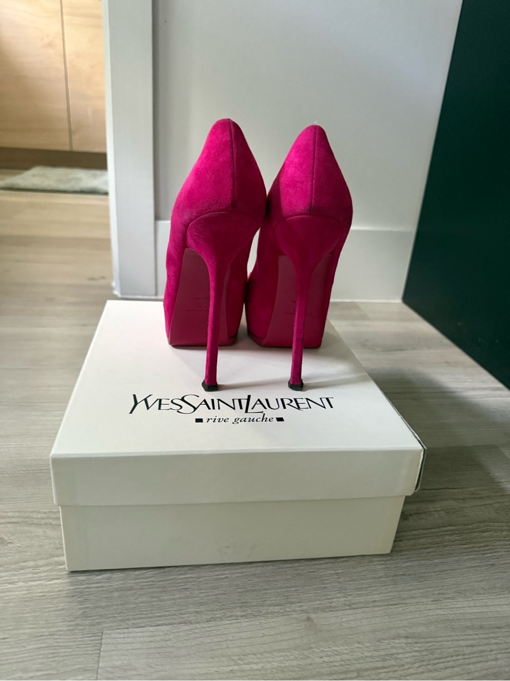 Saint Laurent Hot Pink Patent Leather Platform Pumps - Picture 4 of 6